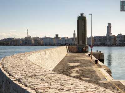 ... e ancora pi� a sud quelli maestosi realizzati durante il Fascismo, dominati in altezza dalla torre del Palazzo della Provincia